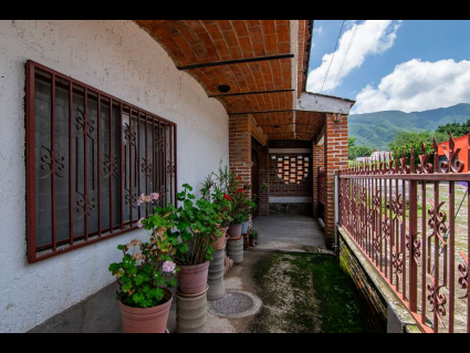 Ixtlahuacan-de-los-Membrillos-Casa-Faisan-02-Patio