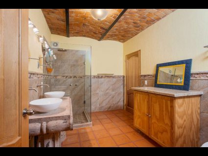 13 Villa Hansen - Casita Suite Bathroom