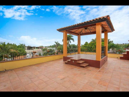 15 Villa Hansen - Roof Top Gazebo PERFECT for Morning Yoga or Sunset Cocktails