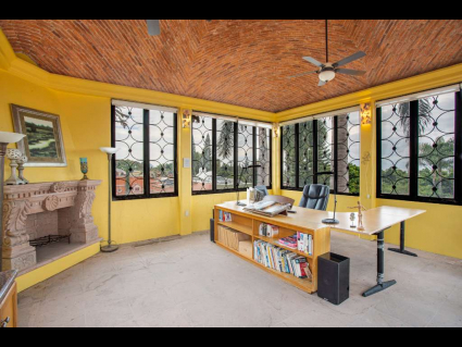 05 Villa Hansen - Roof Top Hideaway with 360 Degree Views and Fireplace