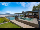 Jacuzzi, terraza y alberca