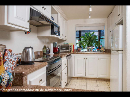 05---Granite-Countertops-and-Bay-Window-at-Kitchen-Sink
