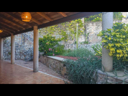18-RearTerrace-Garden