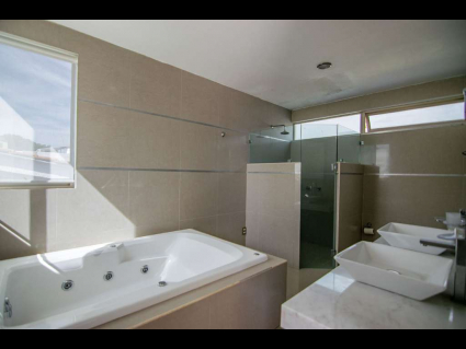 San-Nicolas-De-Ibarra- Vista-Del-Toro-05-Master-Bathroom