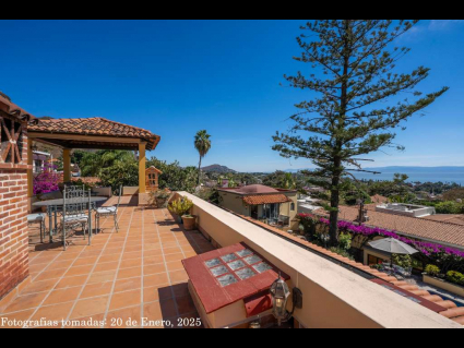 18---Sweeping-Mirador-Views,-Spece-for-Sun-and-Shade-and-a-Wet-Bar