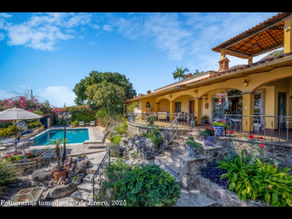 01---Solar-Heated-Pool-and-Main-Home-Lake-View-Lanai
