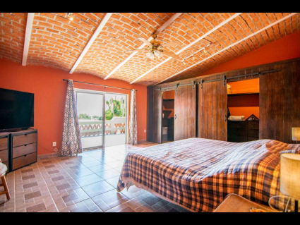 Ajijic-Casa-Spanglish-07-Master-Berdoom