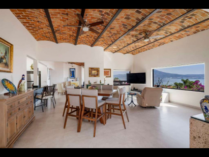 Casa Dos Marías