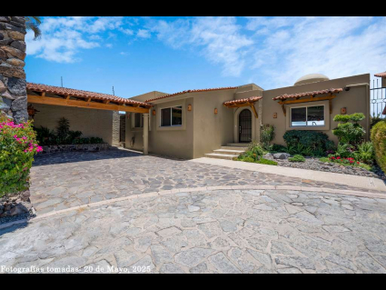 14---Double-Carport,-Plantation-Step-Entrance-and-Front-Garden