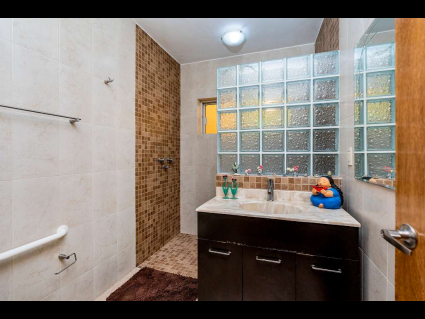 San-Juan-Cosalá-Casa-Paulo-08-Master-Bathroom