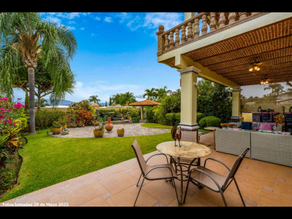 02 - Large Garden with Terraces and Fountain