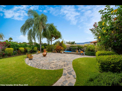 11 - Perfect Garden for Pets and Entertianing