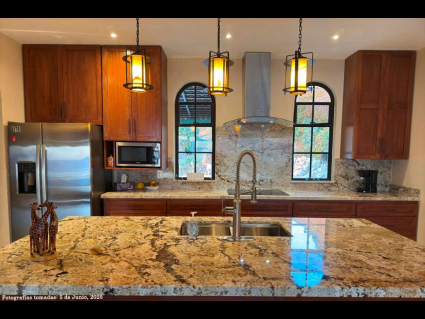 12---Elegant-Chefs-Kitchen-with-Paladian-Windows