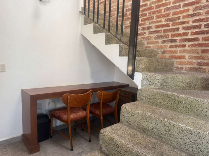 Escritorio y escaleras