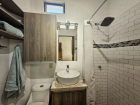 14-MainLevel-Bath