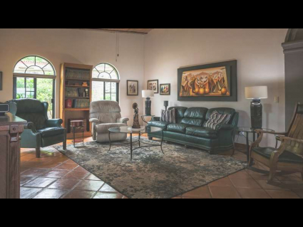 13-Family-TV-Room-1