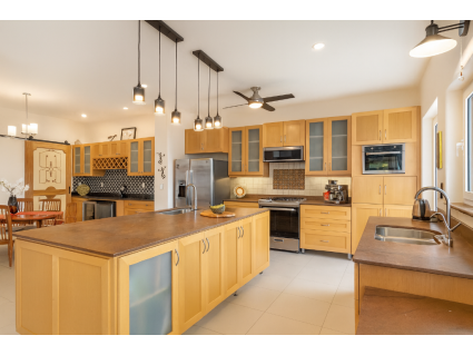 4 KITCHEN BAR DINING