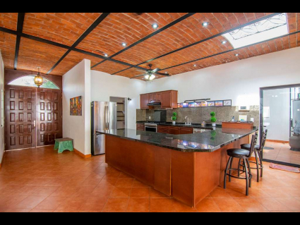 Ajijic-Heart-of-the-Village-03-Kitchen