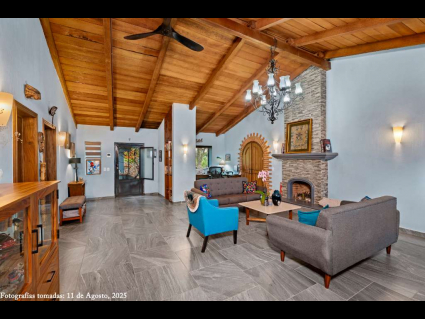 16 - Spacious Greatroom