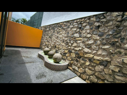 Casa Amarilla