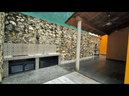 Casa Amarilla