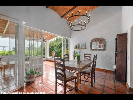 17---Main-House-Dining-Room-Leads-to-Lanai-with-garden-and-Lake-Views