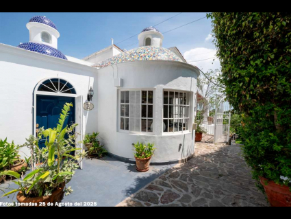 18---Stylish-Entry-to-Main-House