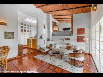 03---Main-House-Great-Room-with-17-Foot-Ceilings-and-Lake-View