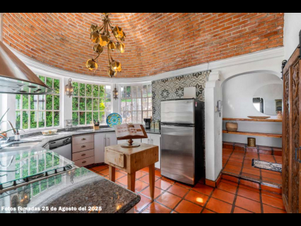 05---Main-House-Kitchen-with-Beehive-Domed-Ceiling-and-Windows-to-the-Garden