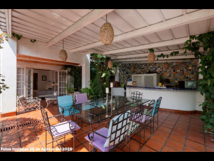 06---Dining-Terrace-with-Outdoor-Full-Kitchen-Serves-the-Lower-Suite-and-Casita