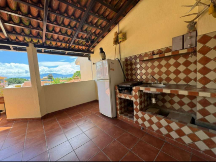 Asador y refri del balcon