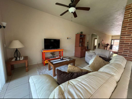 Vista completa de sala y Televisor
