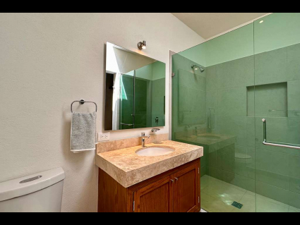 Bathroom (First Floor)