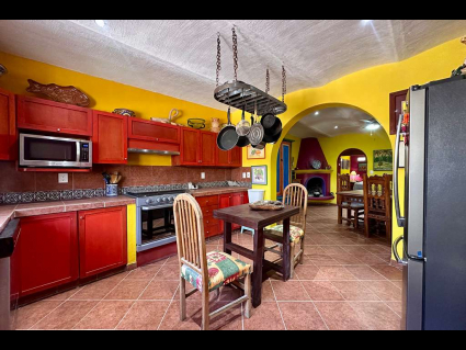 Unit 4, Kitchen