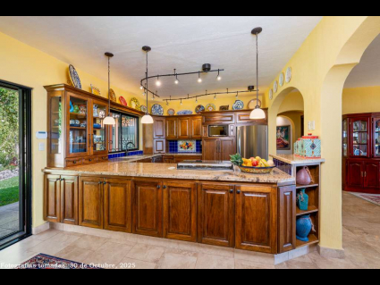 07 - Dream Kitchen in Open Concept Great Room