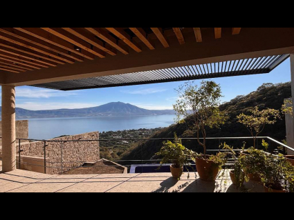 13 vista de la cocina al lago