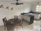 Vista completa de la cocina y comedor 