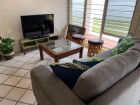 16. Sala sofa desde atrás