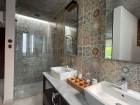 Vista completa de baño completo 2