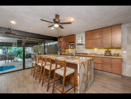 EL-CHANTE-ENCANTO-LAKE-FRONT-07-KITCHEN