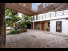 EL-CHANTE-ENCANTO-LAKE-FRONT-02-ENTRANCE-PARKING