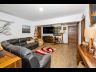 EL-CHANTE-ENCANTO-LAKE-FRONT-03-LIVING-ROOM