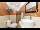 EL-CHANTE-ENCANTO-LAKE-FRONT-08-BATHROOM