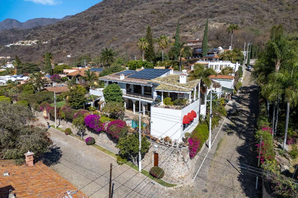 Ajijic-El-Tempisque-Ajijic-Landmark-Villa-18