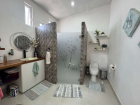 Vista completa de baño de recamara 2