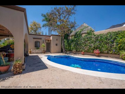 02---Pool-Courtyard-with-Indepentant-Casita