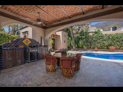 07---Entertaining-Terrace-with-Grilling-Counter