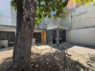 Jardin de entrada y cochera