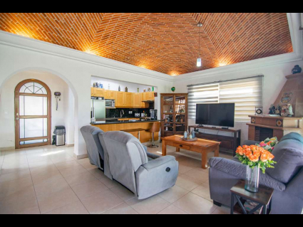 Ajijic-Sabinos-Haven-02-Living-Area