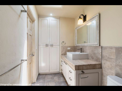 13---Guest-Suite-Bathroom